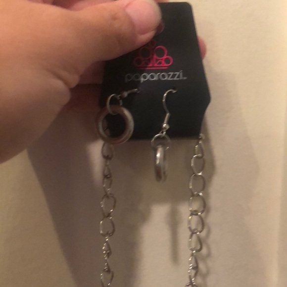 Paparazzi necklace and earrings set NWT - Picture 2 of 2